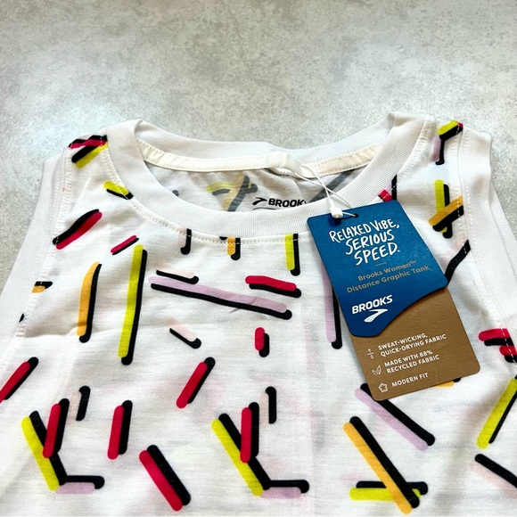 NWT Brooks Women’s Distance Graphic Tank - Confetti - Picture 2 of 7